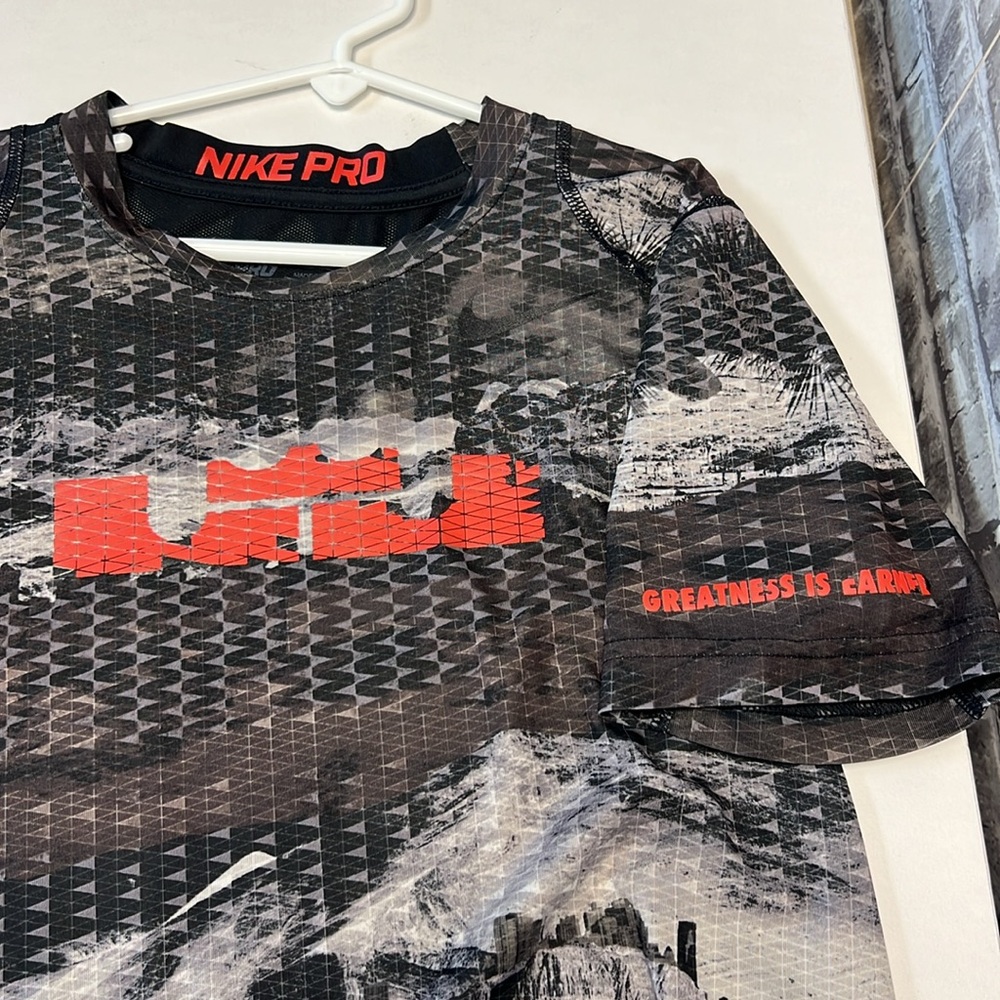 Nike‎ Pro